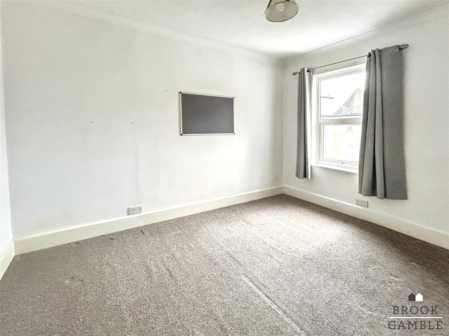 3 Bedroom House - Mid Terrace. Ashford Road in Eastbourne,  6